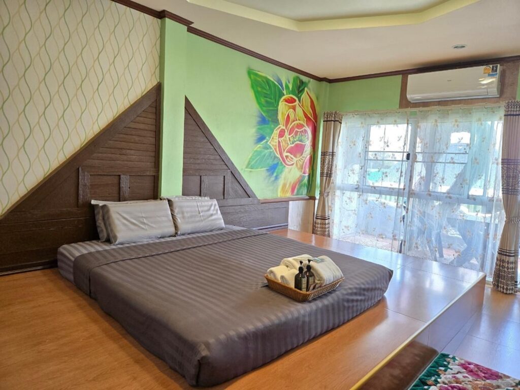 Su-Wan-Na-Deluxe-Room-With-River-View-01