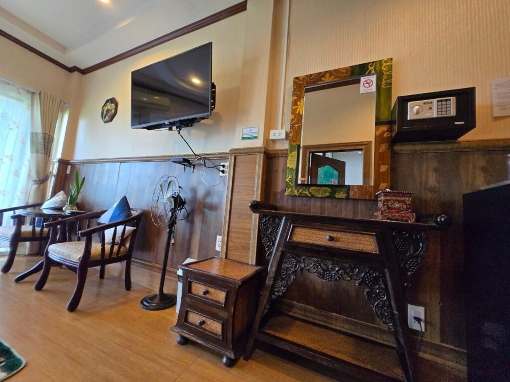Su-Wan-Na-Deluxe-Room-With-River-View-02