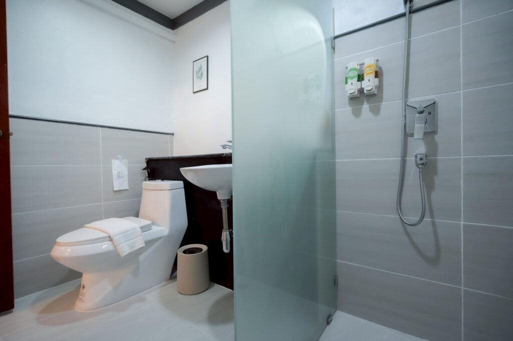 Supalai-Pasak-Deluxeroom-Bathroom-01