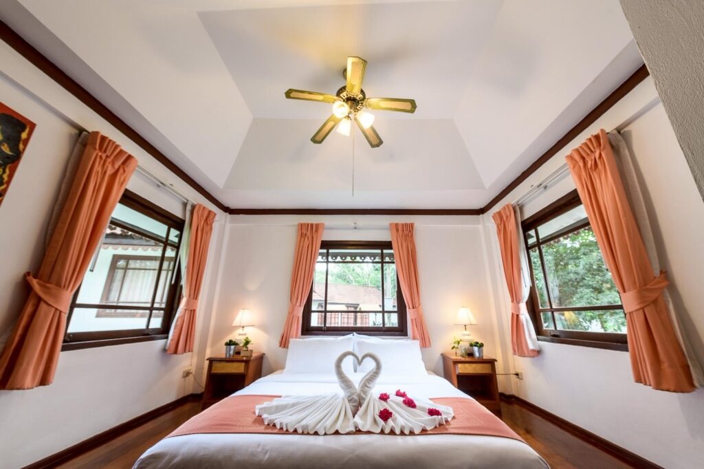 Supalai-Pasak-Deluxeroom-Bedroom-01