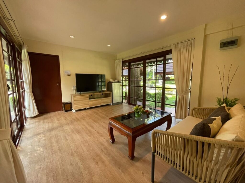 Supalai-Pasak-Deluxeroom-Bedroom-02