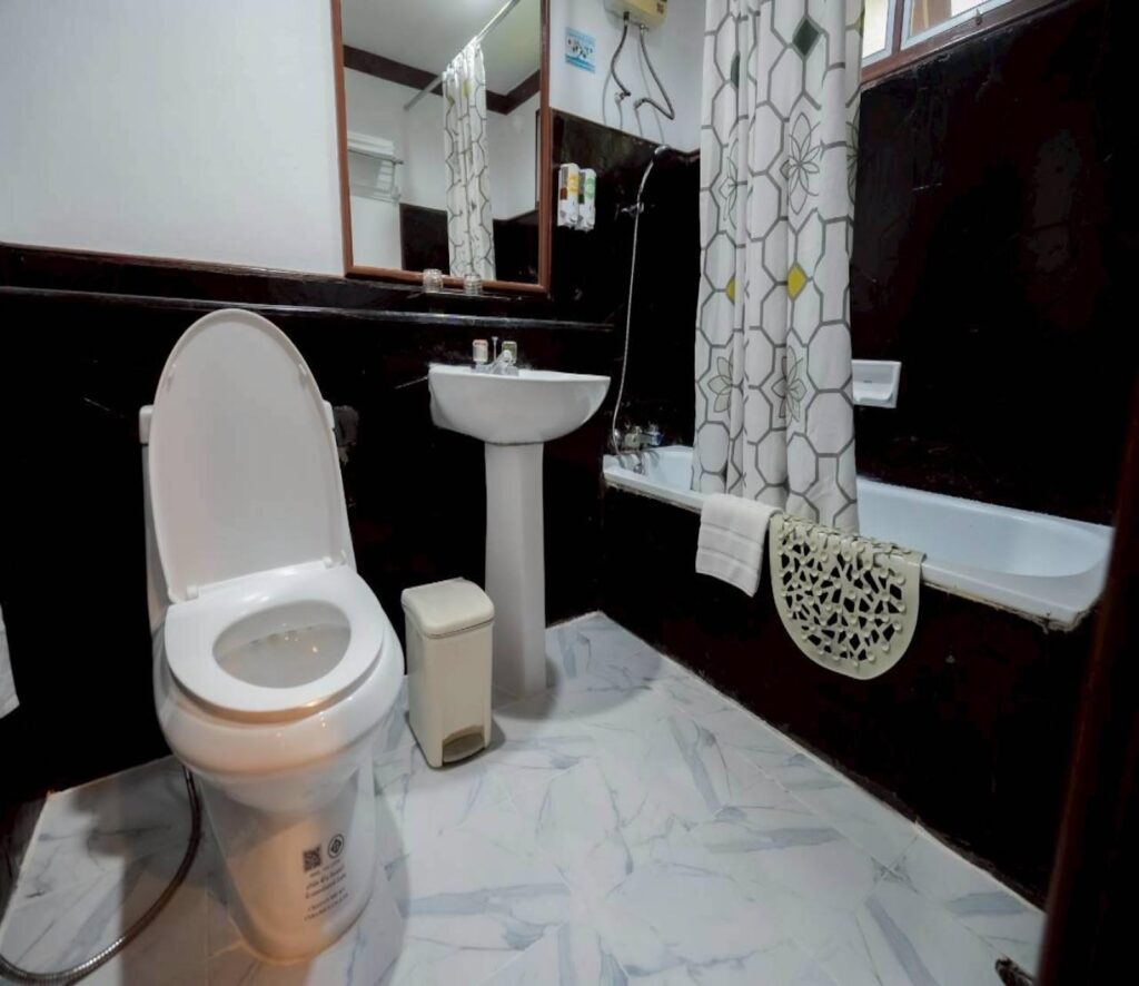 Supalai-Pasak-Superior-Bathroom-01