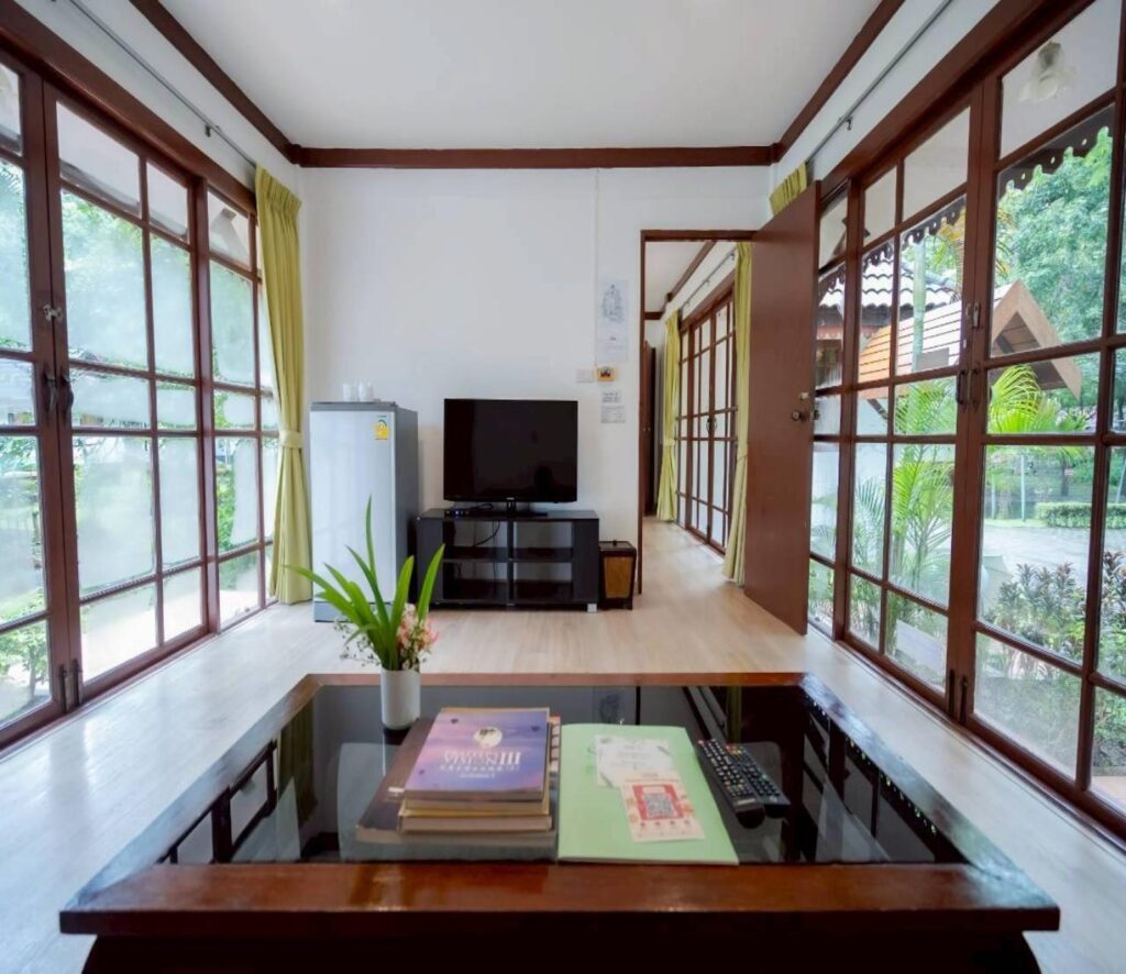 Supalai-Pasak-Superior-Bedroom-01