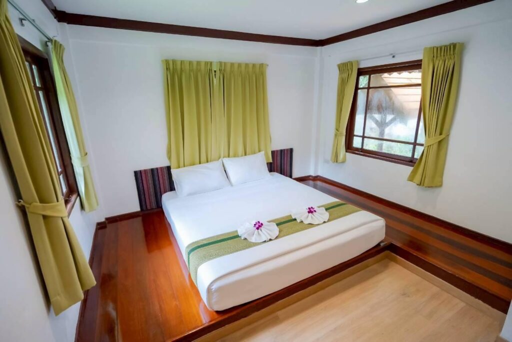 Supalai-Pasak-Superior-Bedroom-03