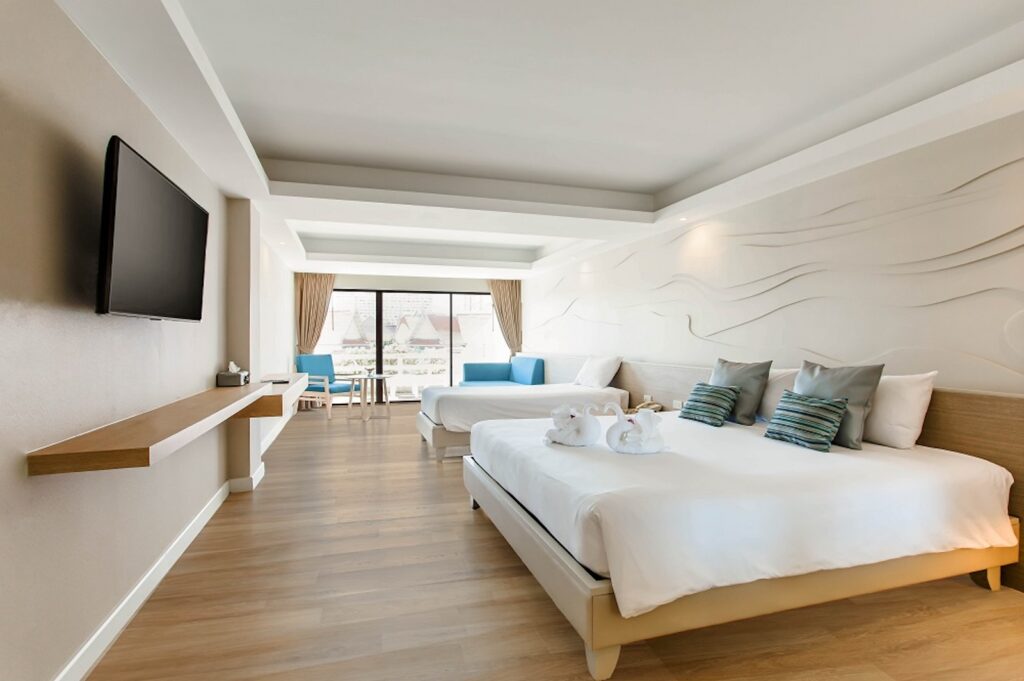The-Cha-Am Me-tha-va-lai-Deluxe–Family-Room-Bedroom-01