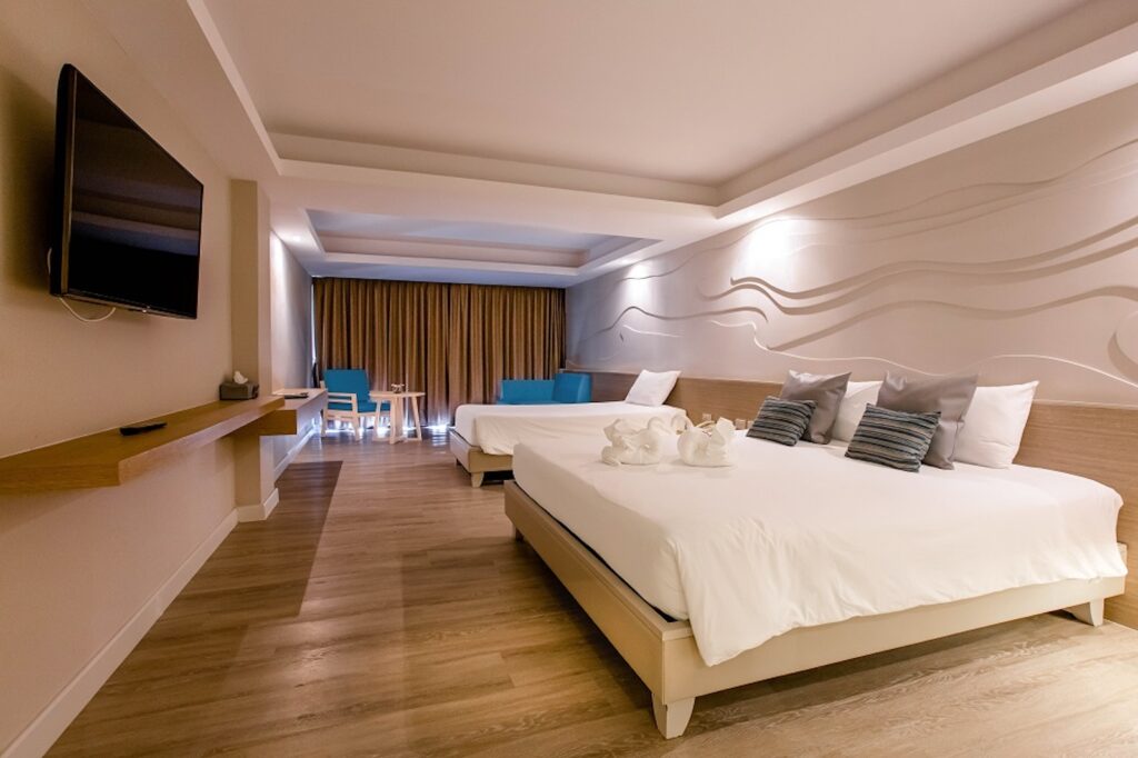 The-Cha-Am Me-tha-va-lai-Deluxe–Family-Room-Bedroom-02