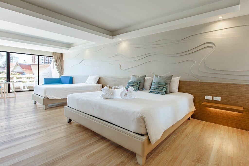 The-Cha-Am Me-tha-va-lai-Deluxe–Family-Room-Bedroom-03