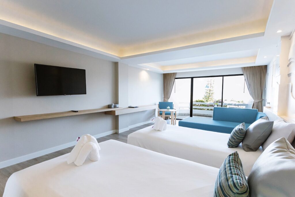The-Cha-Am Me-tha-va-lai-Deluxe-Room-Bedroom-02