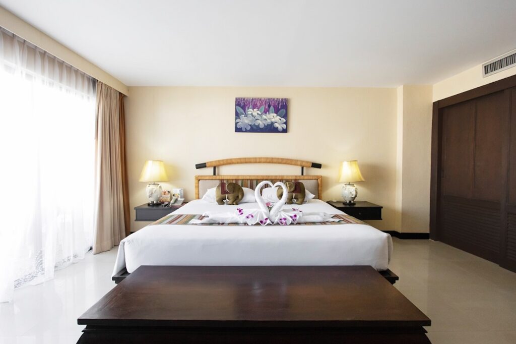 The-Cha-Am Me-tha-va-lai-Junior-Suite-Room-Bedroom-01