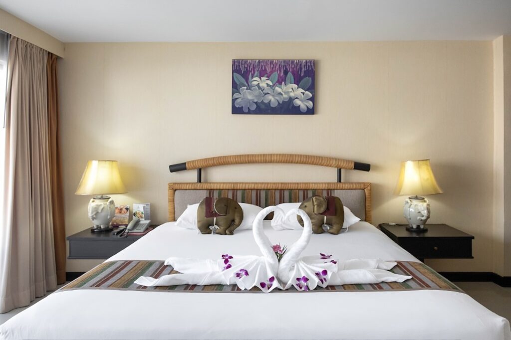 The-Cha-Am Me-tha-va-lai-Junior-Suite-Room-Bedroom-02