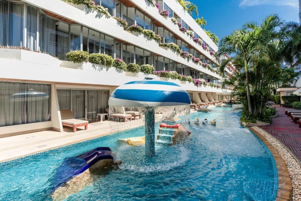 The-Cha-Am Me-tha-va-lai-Pool-03