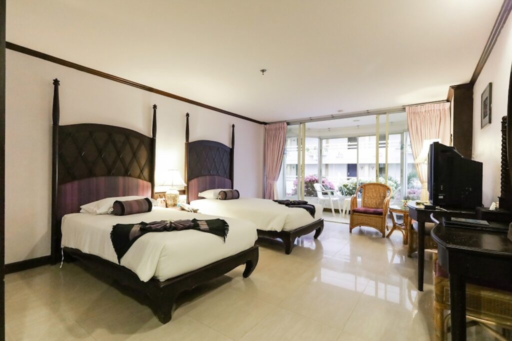 The-Cha-Am Me-tha-va-lai-Superior-Room-Bedroom-02