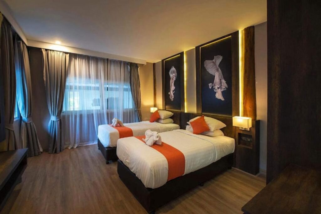 The-Cliff-Aonang-Familyroom-Bedroom02