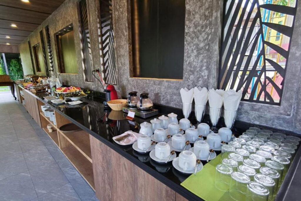 The-Cliff-Aonang-Food03