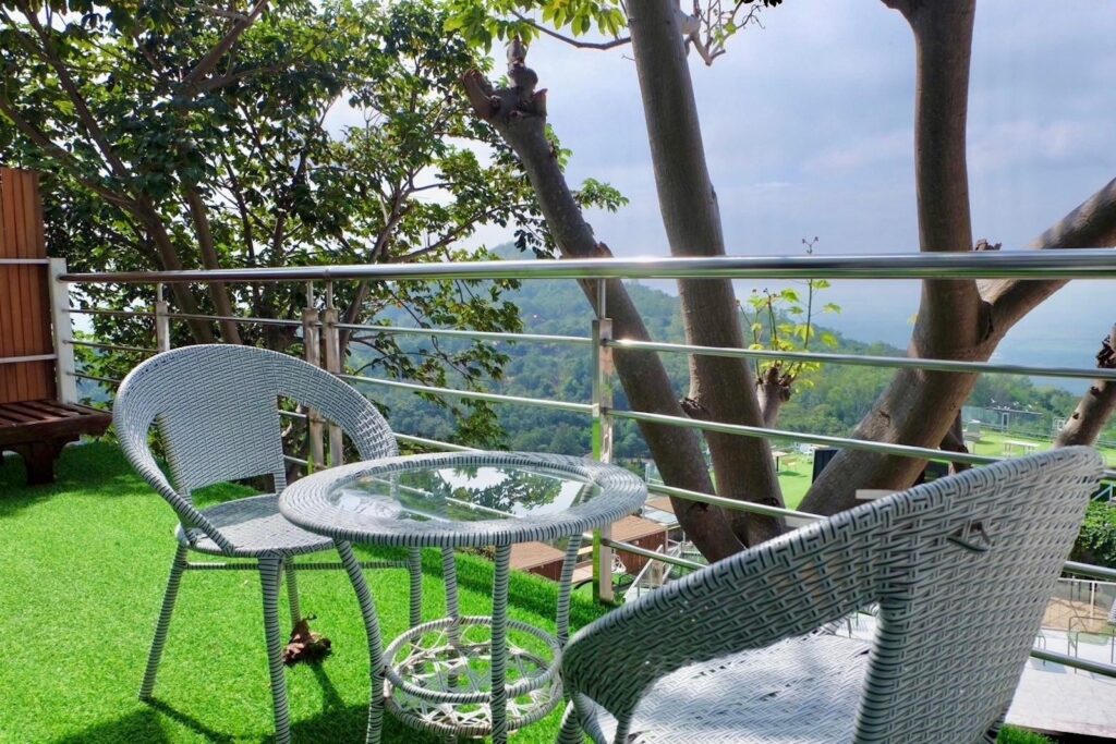 The-Resort-Angel-Hill-Deluxeroom-Balcony-01