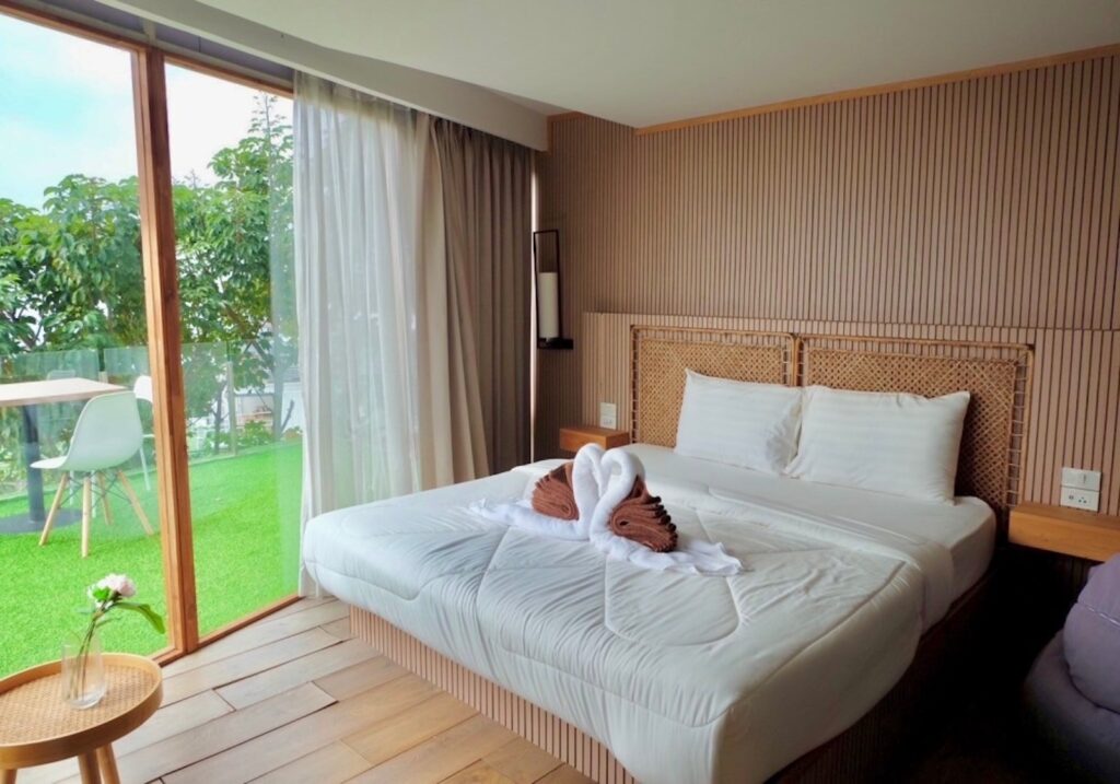 The-Resort-Angel-Hill-Premium-room-bedroom-01