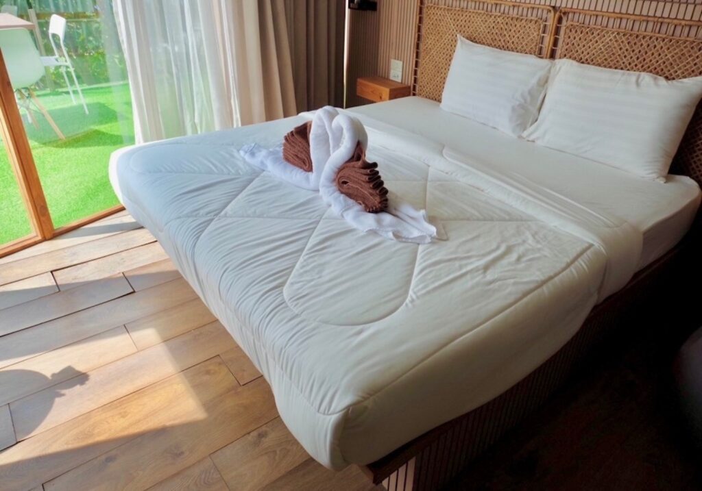 The-Resort-Angel-Hill-Premium-room-bedroom-03