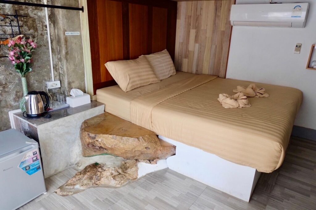 The-Resort-Angel-Hill-Standard-room-bedroom-01