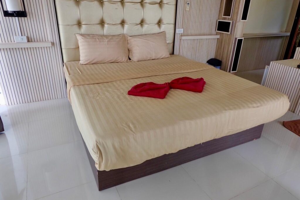 The-Resort-Angel-Hill-Superior-room-bedroom-02