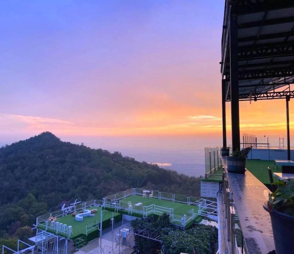 The-Resort-Angel-Hill-View-06