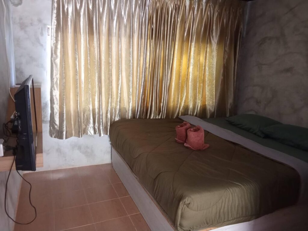 The-Resort-Lam-ta-kong-Standard-Bedroom-02