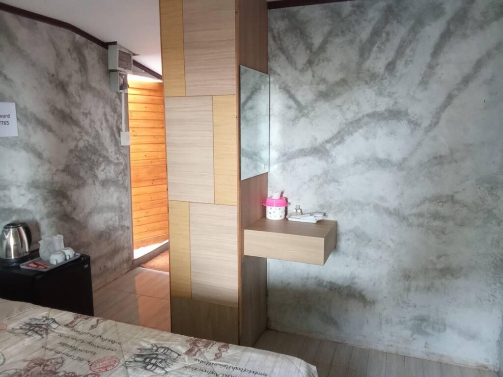 The-Resort-Lam-ta-kong-Standard-Bedroom-03