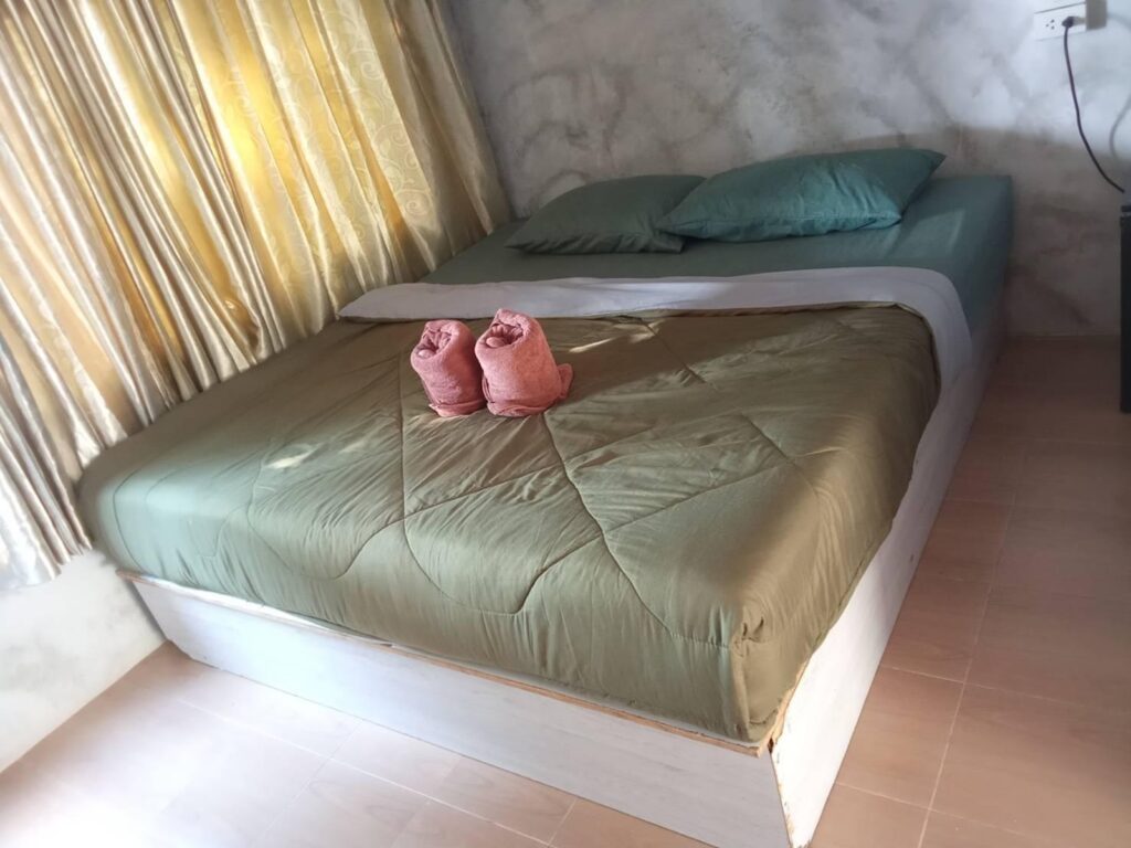 The-Resort-Lam-ta-kong-Standard-Bedroom-05