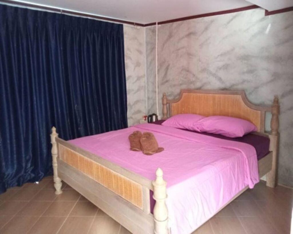 The-Resort-Lam-ta-kong-Superior-Bedroom-02