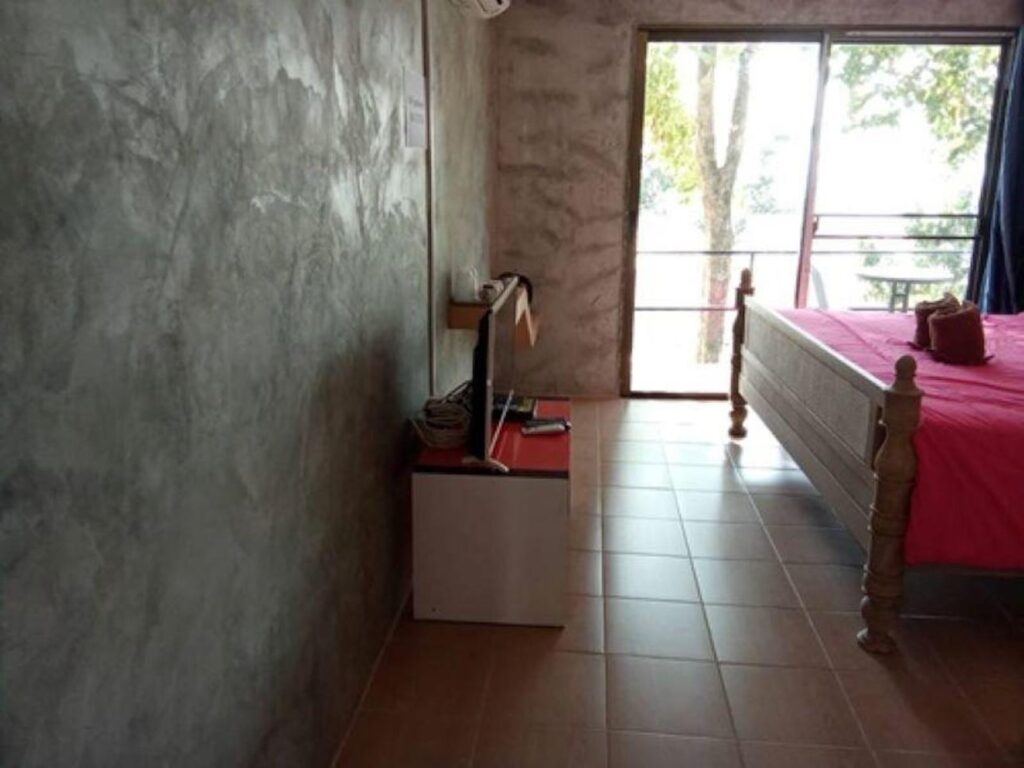 The-Resort-Lam-ta-kong-Superior-Bedroom-03