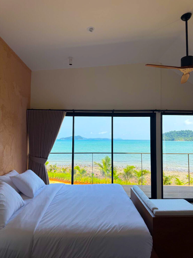 Villa-Double-Bed-wave-andvibes-koh-chang-1