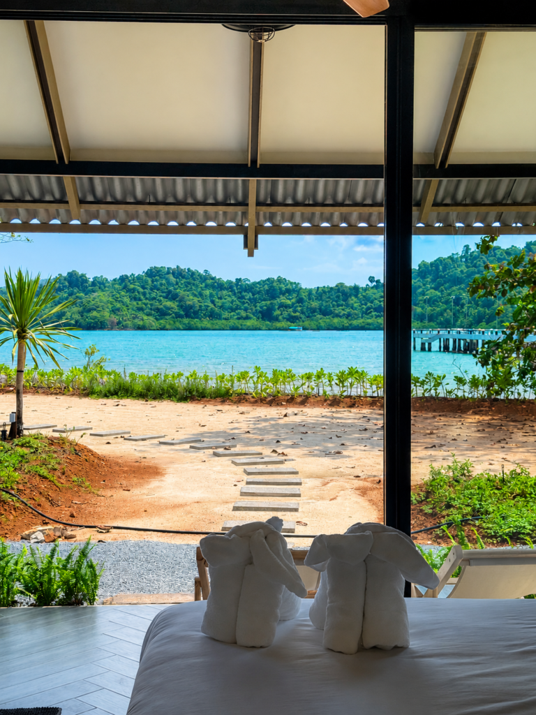 deluxe-room-sea-view-wave-and-vibes-Kohchang