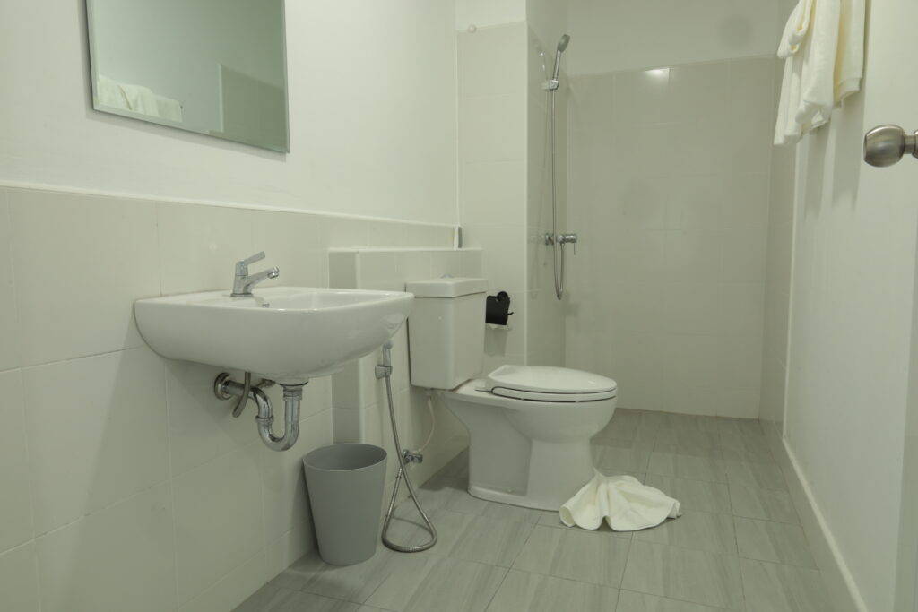 Standard Twin Room 11